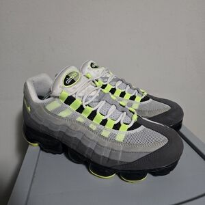NIKE AIR VAPORMAX 95 NEON